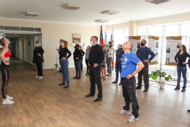 Сотрудники Минмолспорттуризма ДНР поддержали эстафету здоровья производственной зарядкой