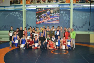 В столице ДНР прошло первенство по греко-римской борьбе