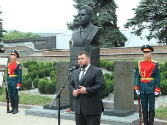 «Наш долг перед памятью первого Главы ДНР – продолжить его дело»: Денис Пушилин почтил память Александра Захарченко