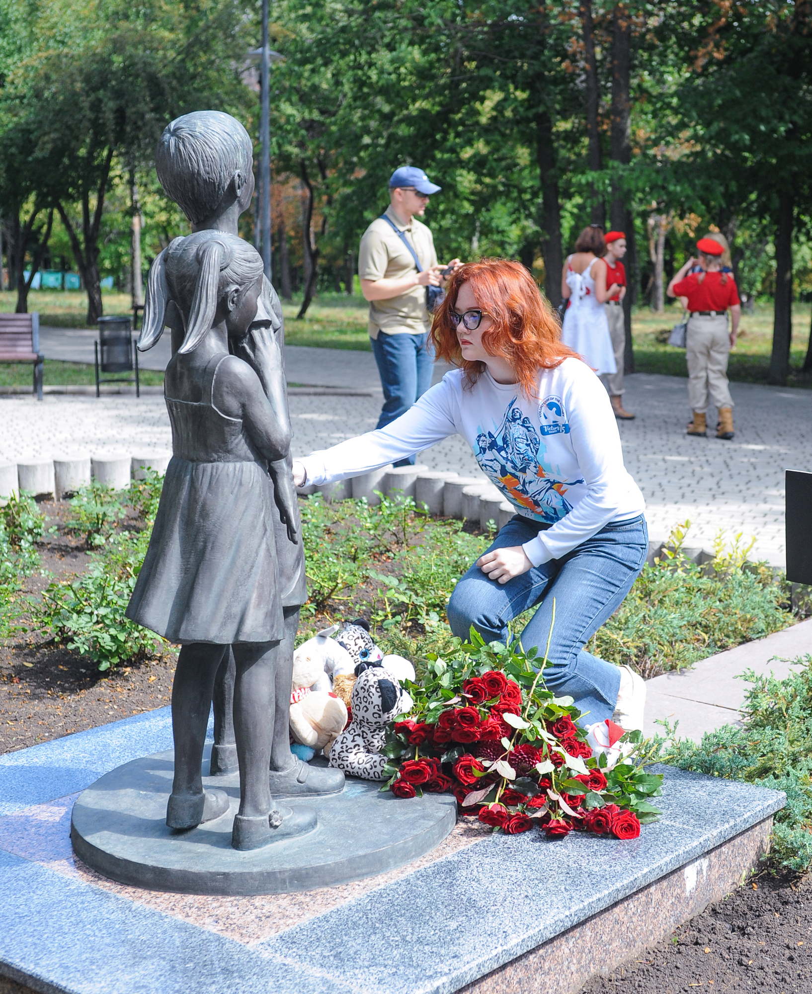 Памятник детям донбасса. Памятник детям Донбасса в Донецке. Памятник детям ДОНБАССАВ Донецке. Памятник погибшим детям Донбасса. Почтили память погибших детей на Донбассе.