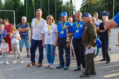 Нина Очеретяная выполнила 5000 - й прыжок с парашютом на чемпионате в Абхазии
