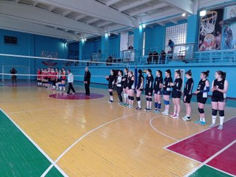 В столицах ДНР и ЛНР прошли очередные туры чемпионатов по волейболу