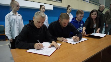 Чемпион мира по боксу посетил Донбасс
