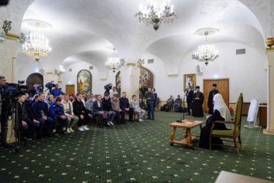 Патриарх всея Руси встретился с детьми Донбасса