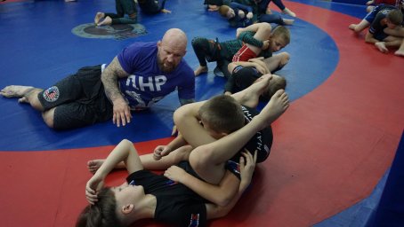 Джефф Монсон посетил спортивные клубы Донбасса