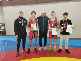 В Воронеже прошли соревнования по греко-римской борьбе