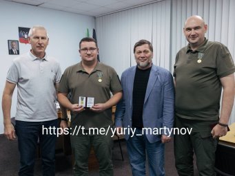 Министр спорта России вручил юбилейную медаль Министру молодежи, спорта и туризма ДНР