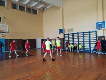 Студенты сыграли в баскетбол 3х3