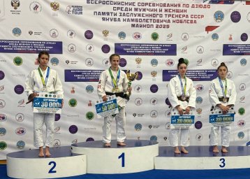 Три медали по дзюдо завоевали спортсменки ДНР