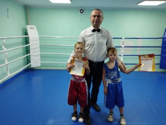 В Волновахе прошли соревнования по боксу, посвященные Дню народного единства