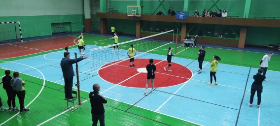 В Макеевке прошли финальные игры муниципального этапа по волейболу в Макеевке