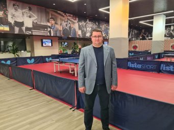 Юрий Мартынов посетил соревнования по настольному теннису в Москве