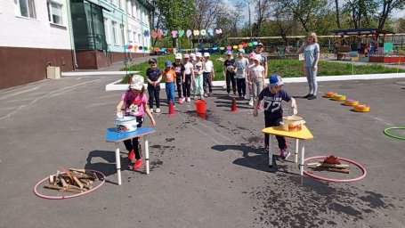 В Мариупольском детском саду № 131 «Малыш» прошёл спортивный праздник под открытым небом – «Мы туристы»