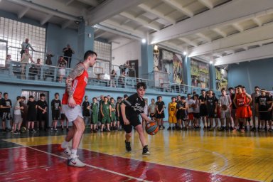Баскетбольный флешмоб со звездой