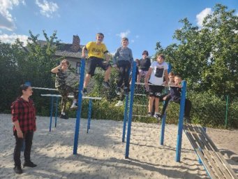 ​В Снежном прошли соревнования на турниках