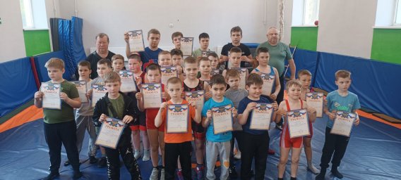 В снежнянской спортшколе прошел турнир по спортивной борьбе