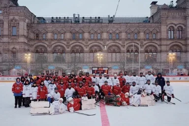 Хоккеисты ДНР приняли участие в турнире в ГУМ-катке Москвы