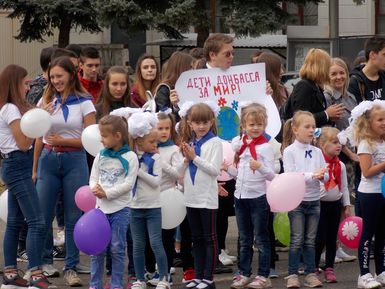 В Ясиноватой и Докучаевске прошли мероприятия к Международному Дню Мира