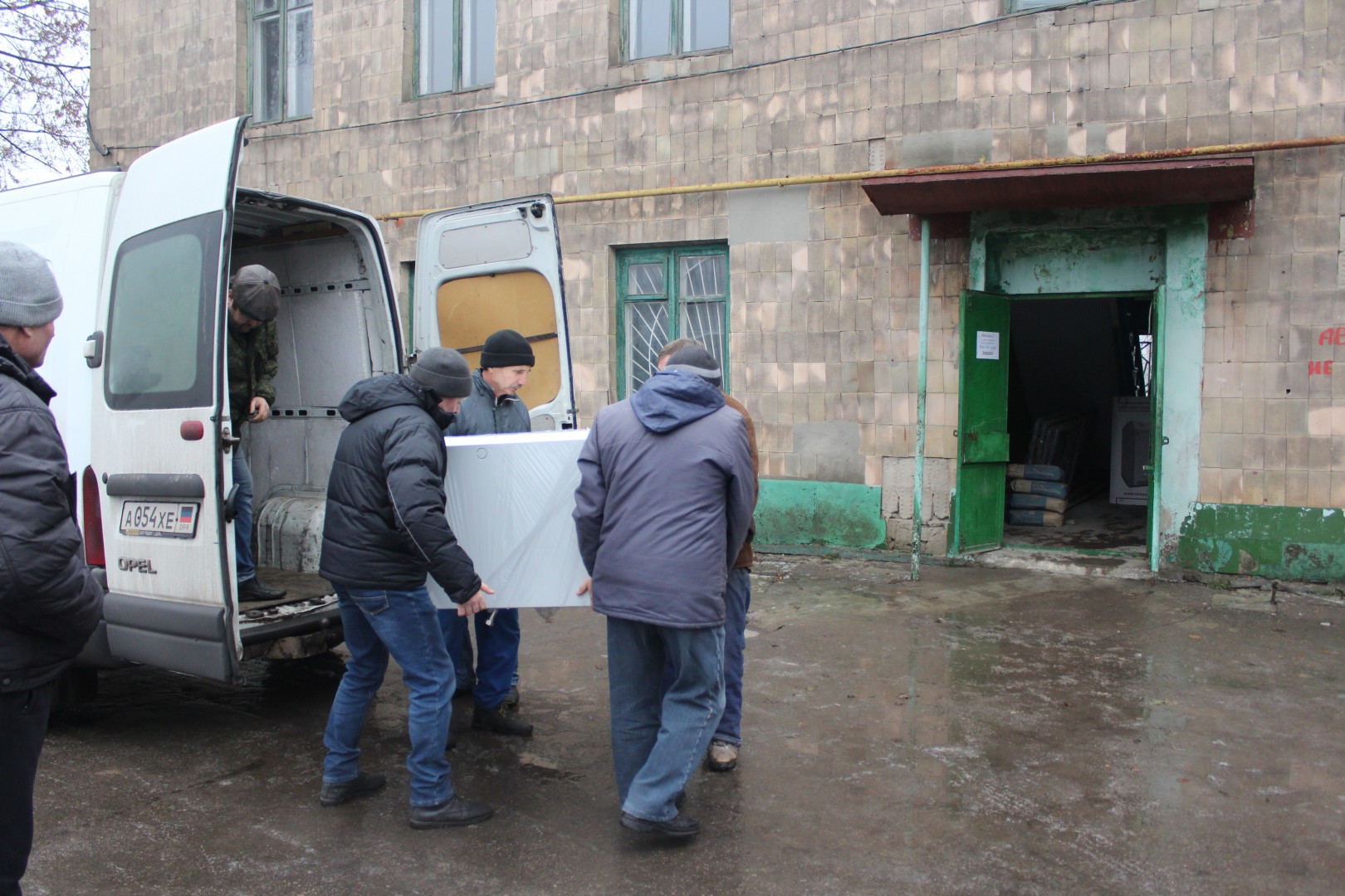 В Харцызске ведутся работы по восстановлению городского стадиона