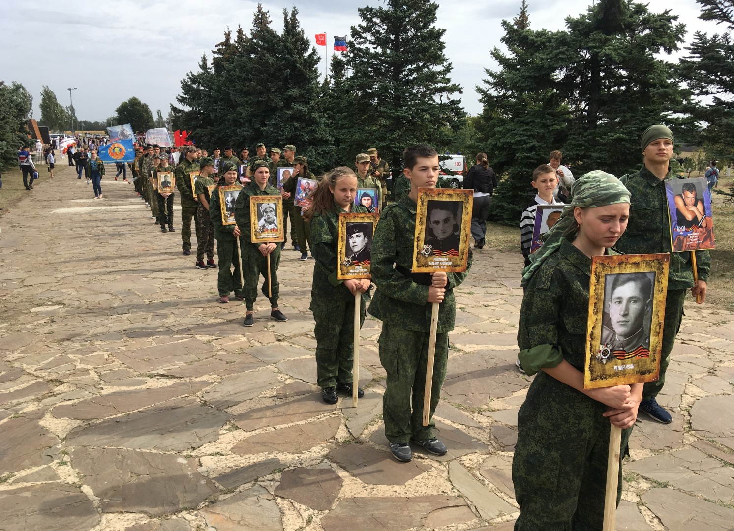 Славянск новости последнего часа. Аллея славы Усть Донецкий. Аллея славы Саур могила. Славянск Донецкая область. Славянск ДНР последние новости.