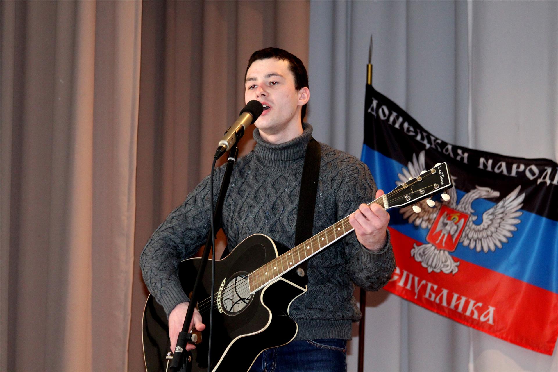 Определены имена победителей городского этапа фестиваля военно-патриотической песни и поэзии г. Енакиево